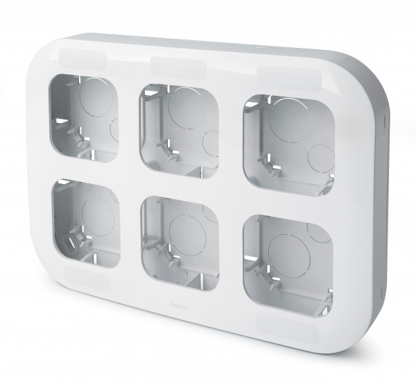 Блок шестипостовой Legrand Quteo белый